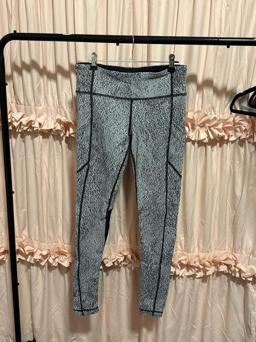 Lululemon Pace Rival Crop 26.5" Leggings in Spray Jacquard White Black Size 6